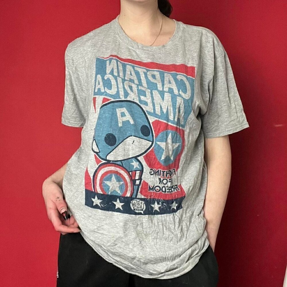 Grey chibi captain America tee 🤍❤️
